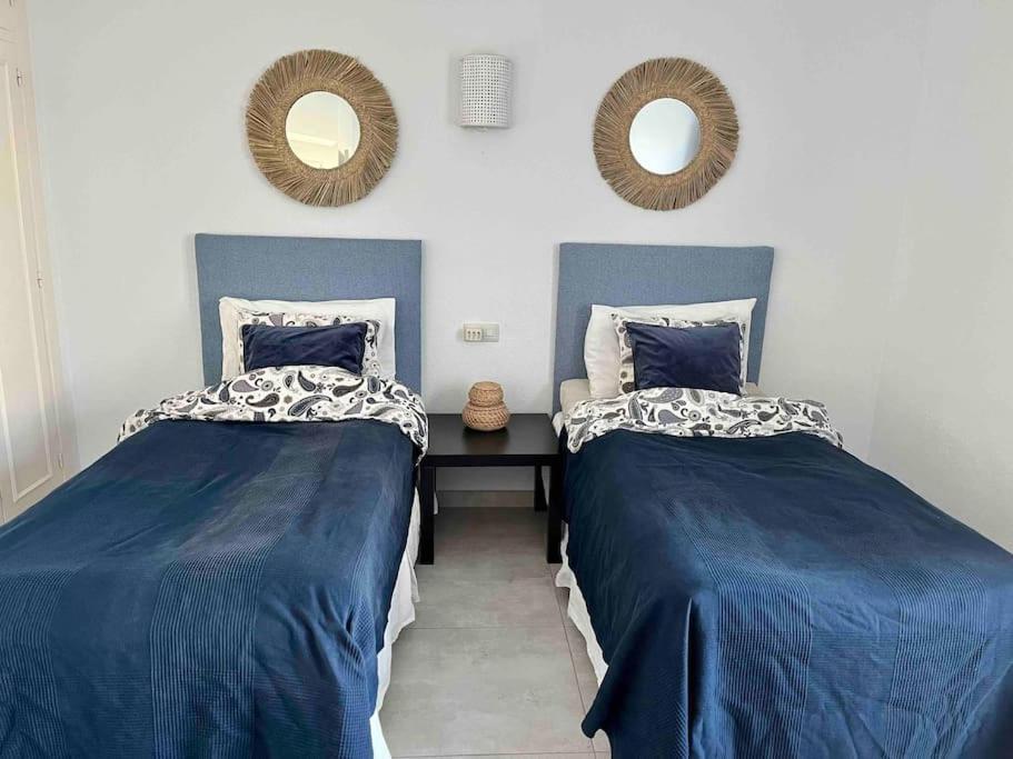 Nyrenoverat! Beachfront Townhouse Med Pool Semesterbostad Málaga