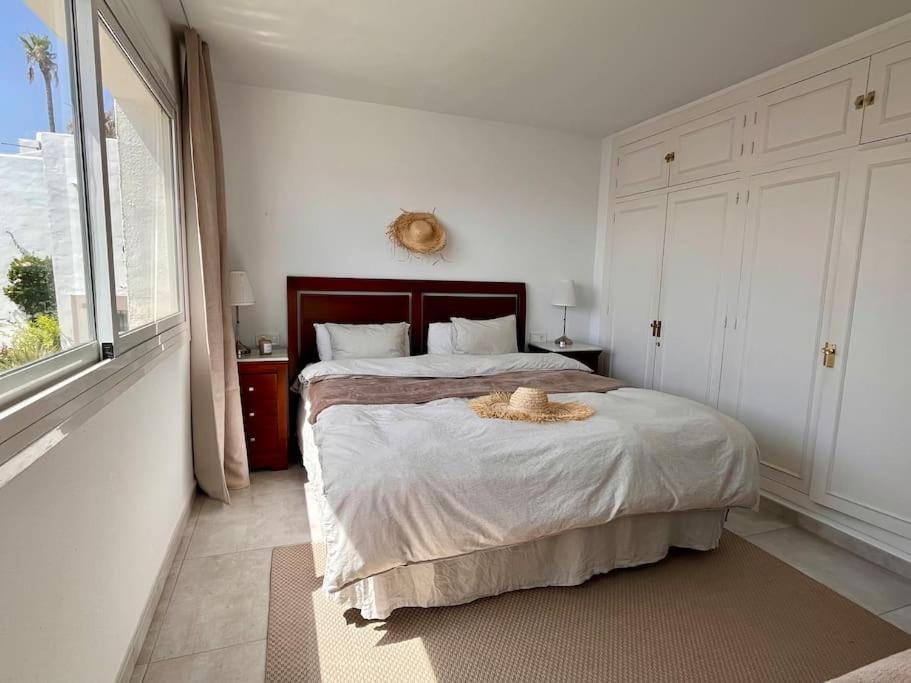 Nyrenoverat! Beachfront Townhouse Med Pool Semesterbostad