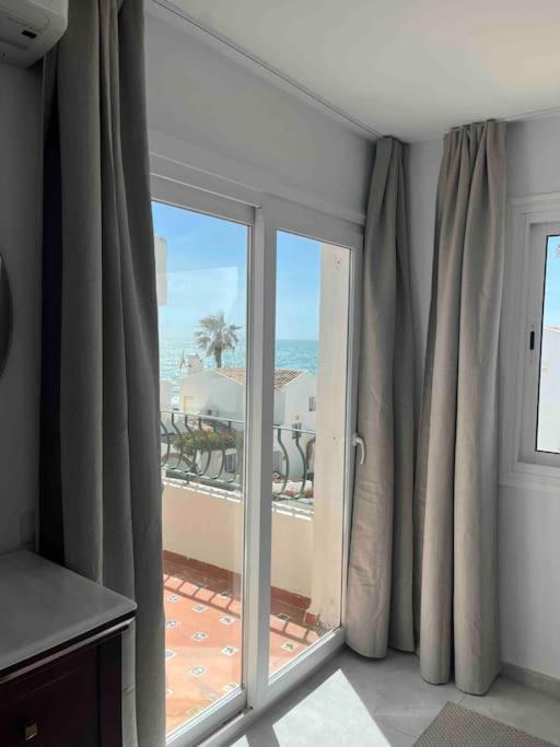Nyrenoverat! Beachfront Townhouse Med Pool *