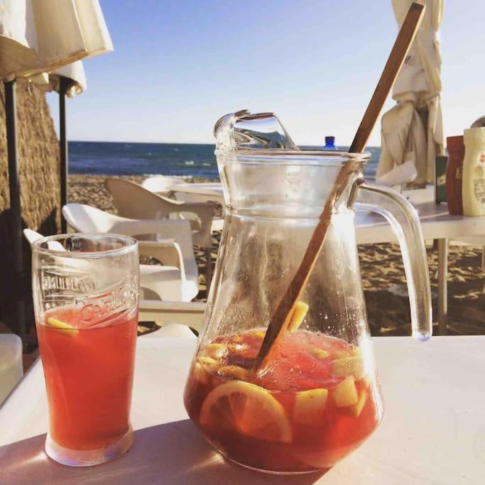 Nyrenoverat! Beachfront Townhouse Med Pool Semesterbostad *