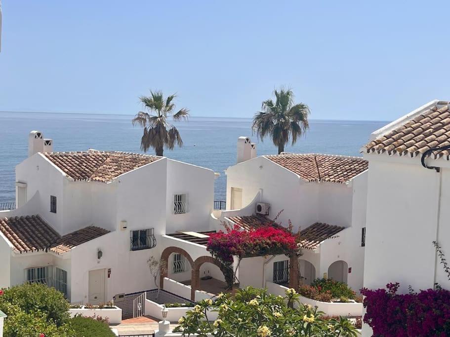 Nyrenoverat! Beachfront Townhouse Med Pool * Málaga