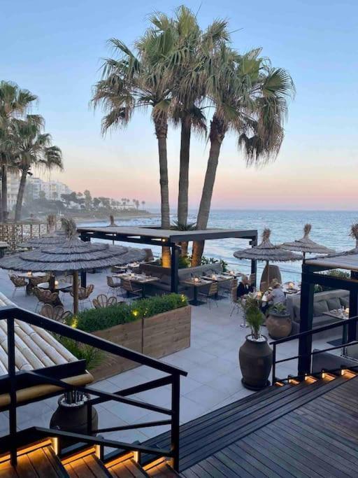 Nyrenoverat! Beachfront Townhouse Med Pool Сasa de vacaciones *