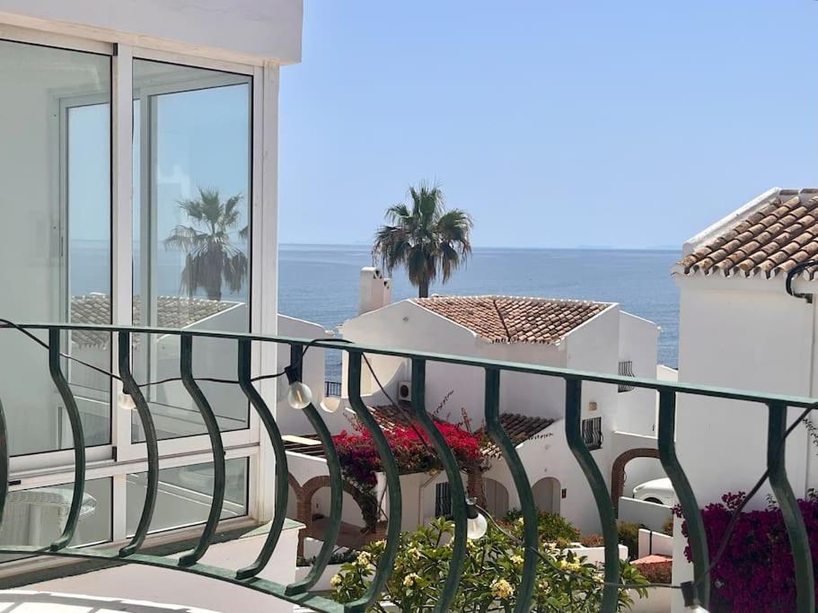 Сasa de vacaciones Nyrenoverat! Beachfront Townhouse Med Pool Málaga